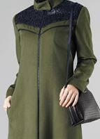 Tesettür giyim YEŞİL BALIKÇI YAKA ÜSTÜ KABARTMALI KAŞE KABAN 9431