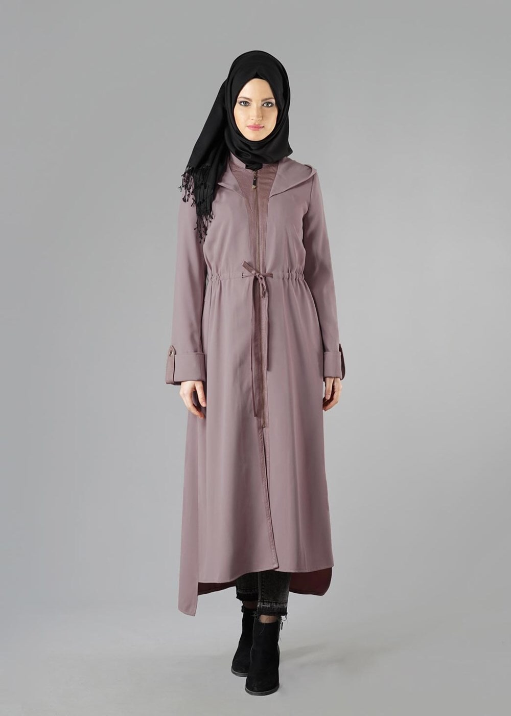Tesettür giyim PUDRA FERMUARLI BELDEN LASTİKLİ KAPÜŞONLU TRENÇKOT 1345	
