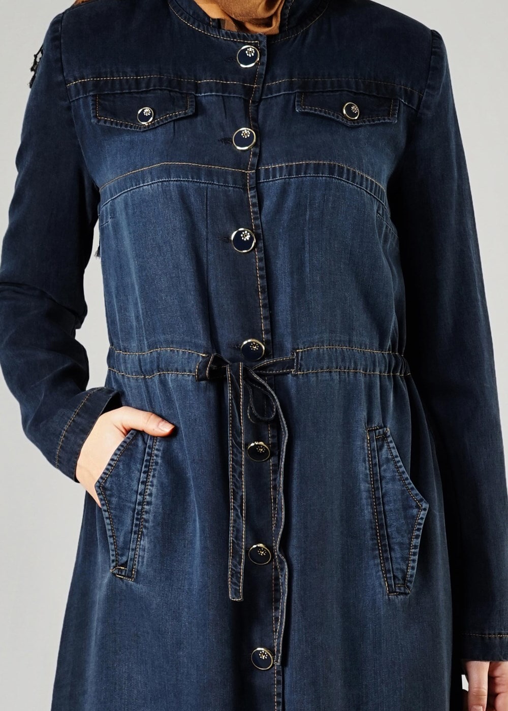 Tesettür giyim LACİVERT ETEK UCU ASİMETRİK BELDEN LASTİKLİ DÜĞMELİ DENİM TRENÇKOT 1366 