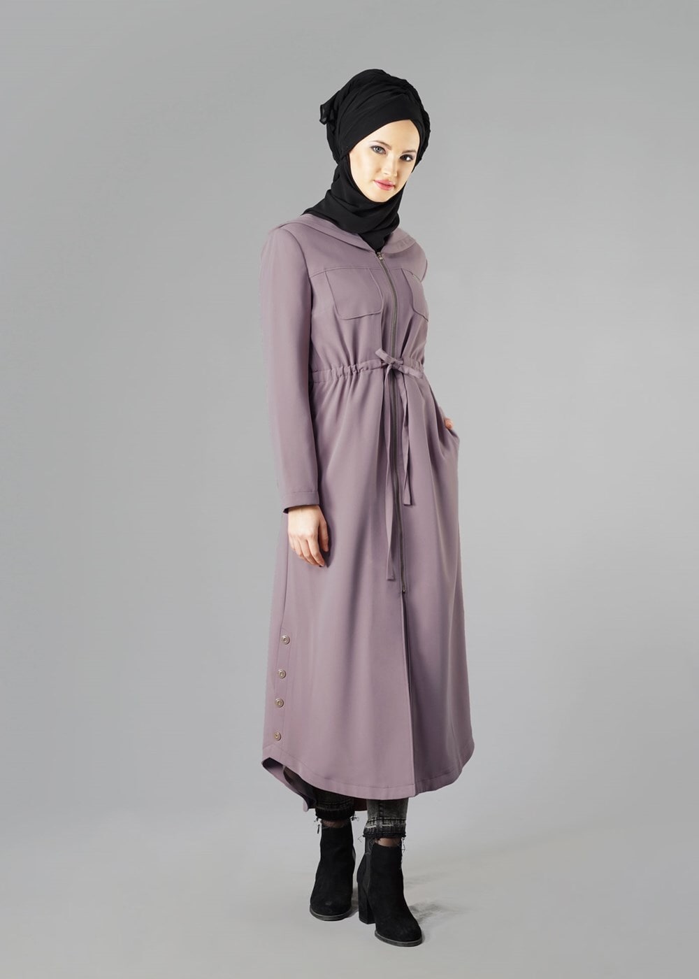 Tesettür giyim PUDRA KAPÜŞONLU BELDEN BAĞLAMALI TRENÇKOT 1373 