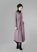 Tesettür giyim PUDRA KAPÜŞONLU BELDEN BAĞLAMALI TRENÇKOT 1373 