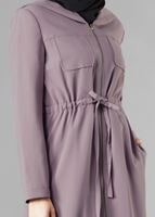 Tesettür giyim PUDRA KAPÜŞONLU BELDEN BAĞLAMALI TRENÇKOT 1373 