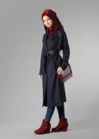 Tesettür giyim LACİVERT ÇENTİKLİ YAKA KUŞAKLI TRENÇKOT 1402