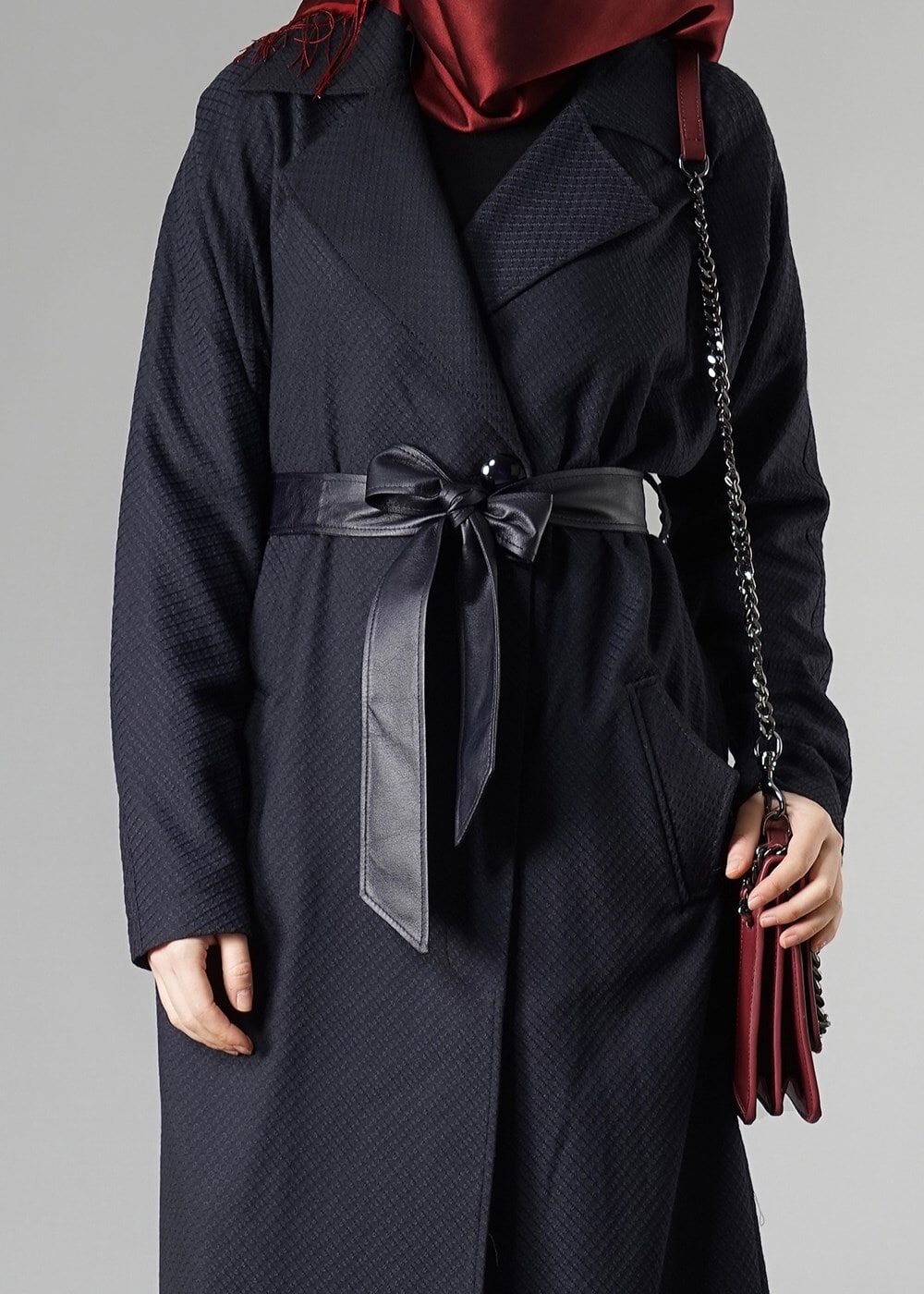 Tesettür giyim LACİVERT ÇENTİKLİ YAKA KUŞAKLI TRENÇKOT 1402