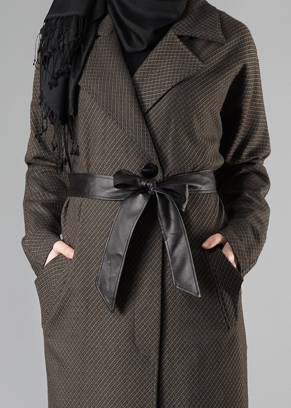 Tesettür giyim VİZON ÇENTİKLİ YAKA KUŞAKLI TRENÇKOT 1402