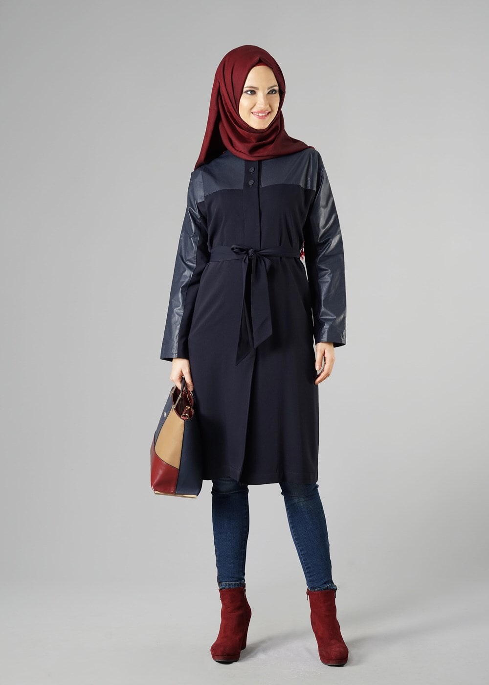 Tesettür giyim LACİVERT KOLLARI DERİ DETAYLI KUŞAKLI TRENÇKOT 1409