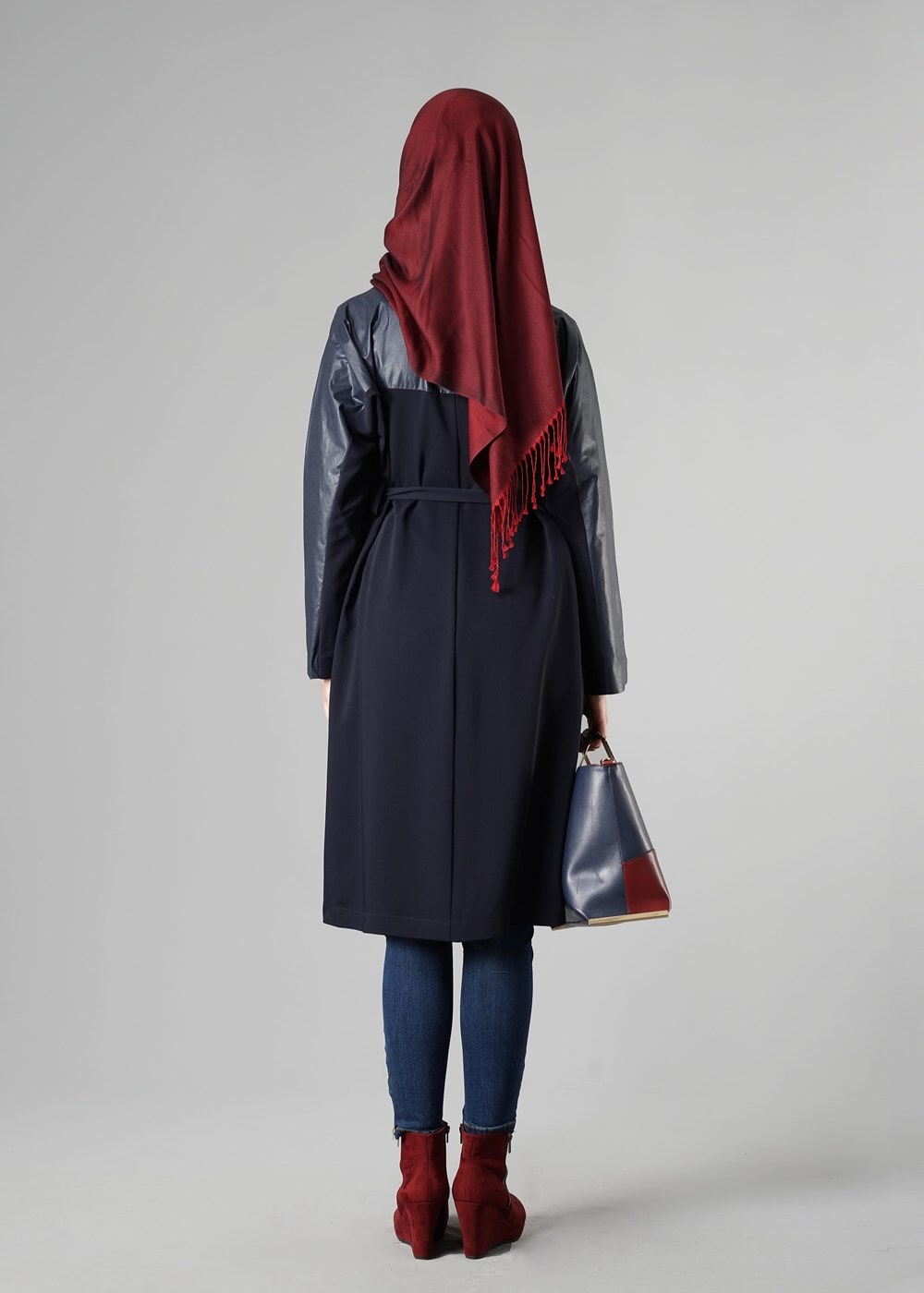 Tesettür giyim LACİVERT KOLLARI DERİ DETAYLI KUŞAKLI TRENÇKOT 1409