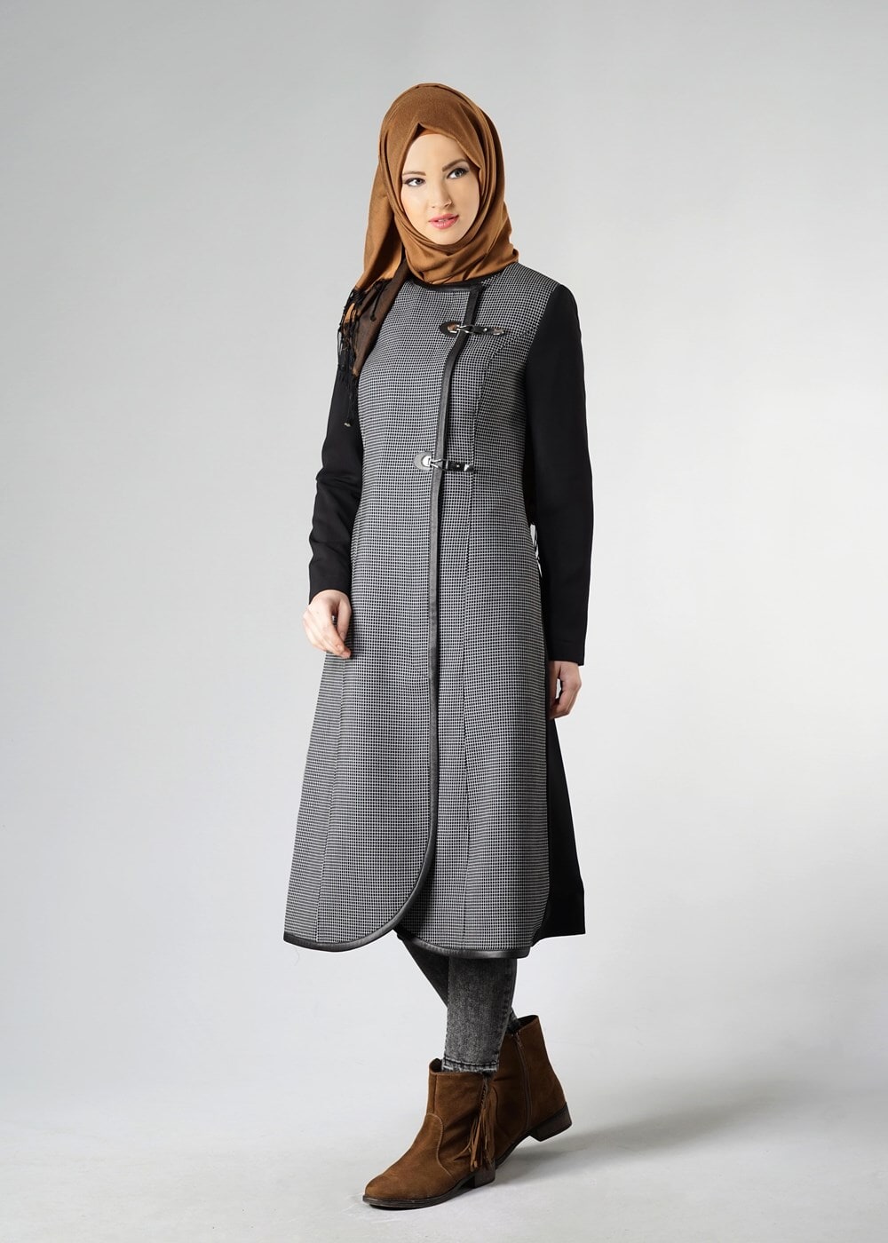 Tesettür giyim SİYAH BİSİKLET YAKA PÖTİKARE TRENÇKOT 1592