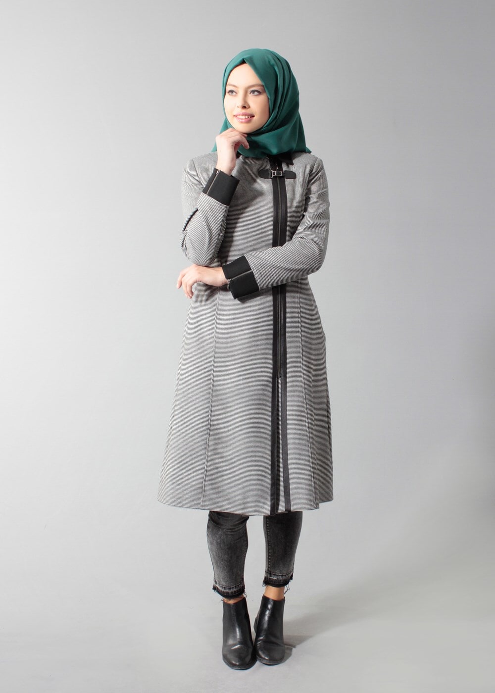 Tesettür giyim SİYAH FERMUARLI SİVRİ YAKA TRENÇKOT 1593