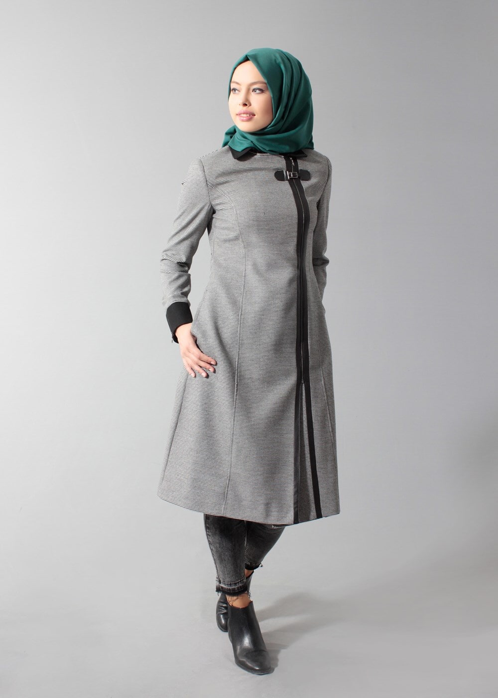 Tesettür giyim SİYAH FERMUARLI SİVRİ YAKA TRENÇKOT 1593