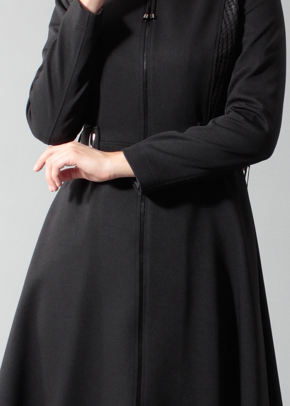 Tesettür giyim SİYAH ASİMETRİK KESİM FERMUARLI TRENÇKOT 1605