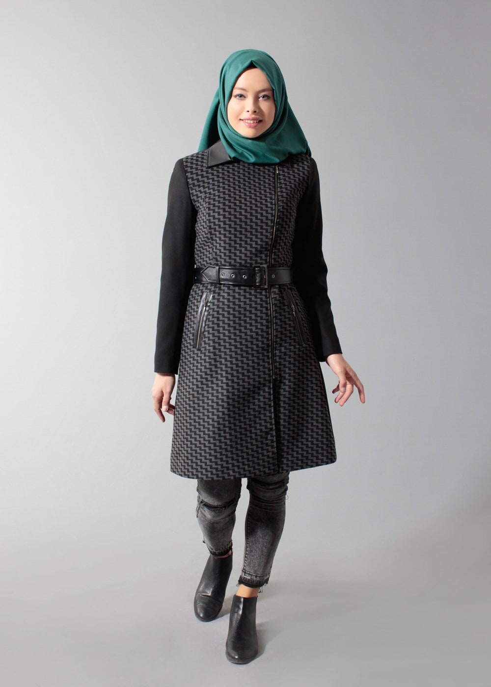 Tesettür giyim GRİ ZİKZAK DESENLİ KEMERLİ TRENÇKOT  1614
