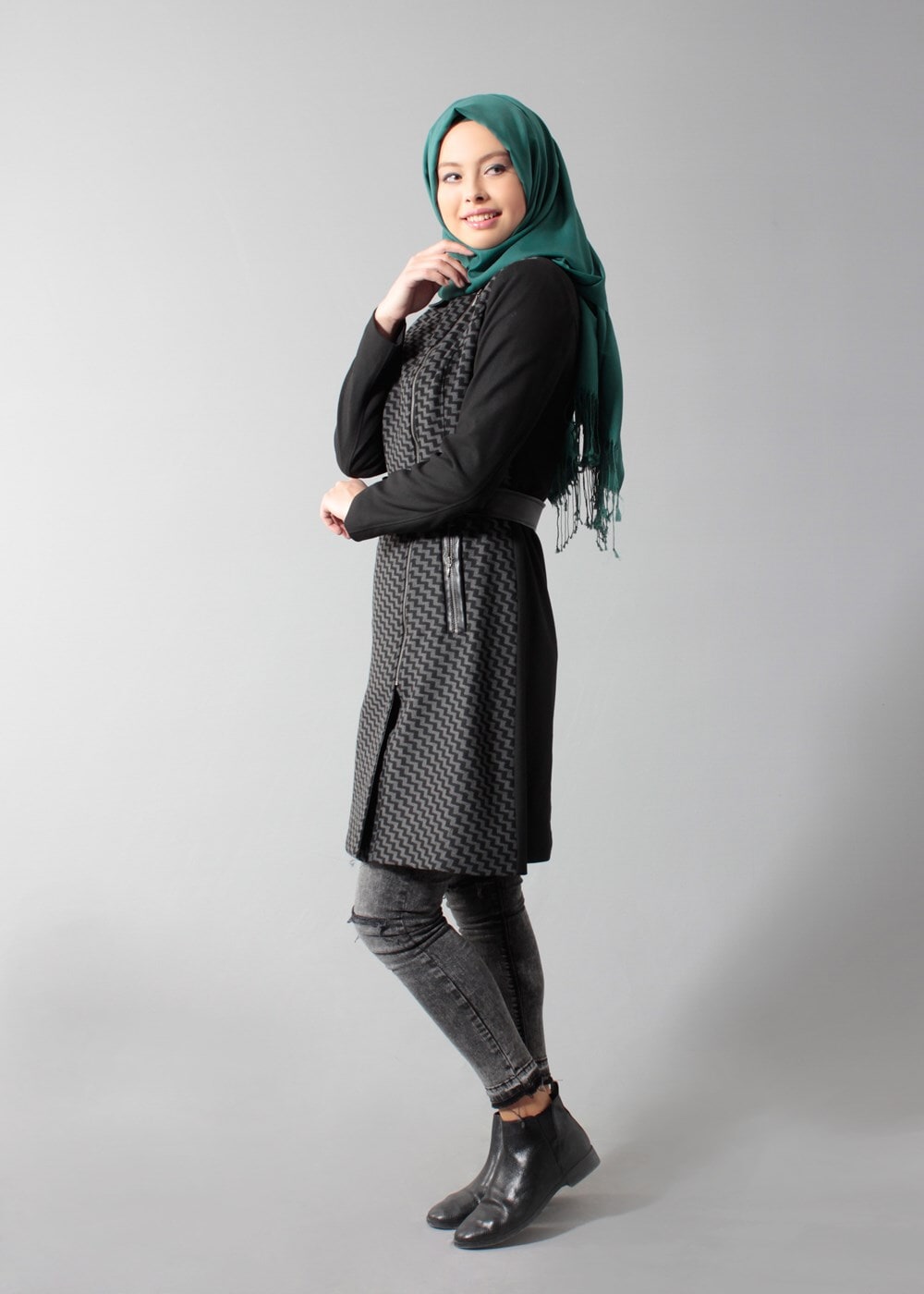 Tesettür giyim GRİ ZİKZAK DESENLİ KEMERLİ TRENÇKOT  1614