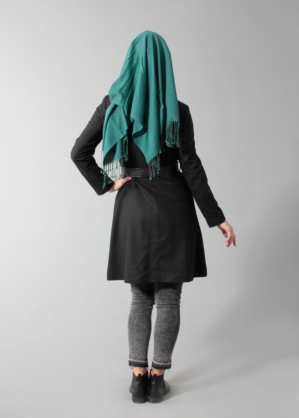 Tesettür giyim GRİ ZİKZAK DESENLİ KEMERLİ TRENÇKOT  1614