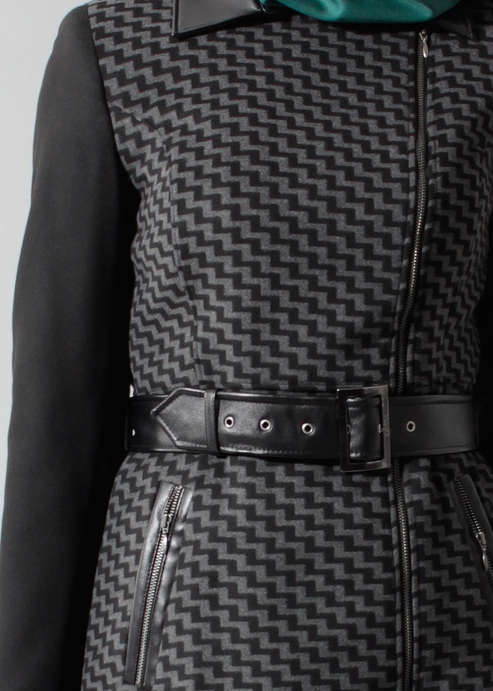 Tesettür giyim GRİ ZİKZAK DESENLİ KEMERLİ TRENÇKOT  1614