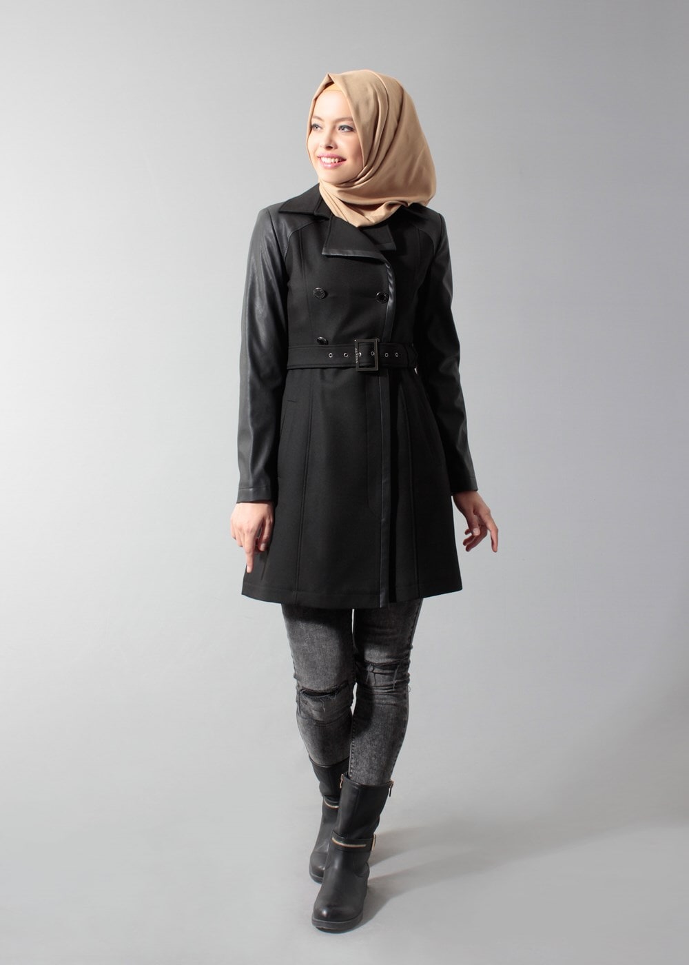 Tesettür giyim SİYAH KEMERLİ KOLLARI DERİ TRENÇKOT 1661