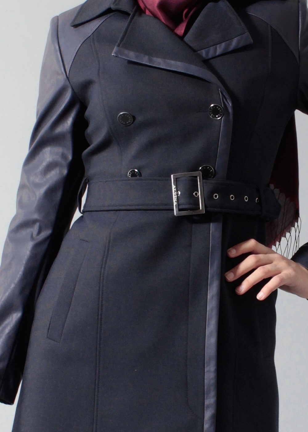 Tesettür giyim LACİVERT KEMERLİ KOLLARI DERİ TRENÇKOT 1661