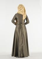 Tesettür giyim HAKİ FİYONK DETAYLI KOLYELİ ABİYE ELBİSE 2519 