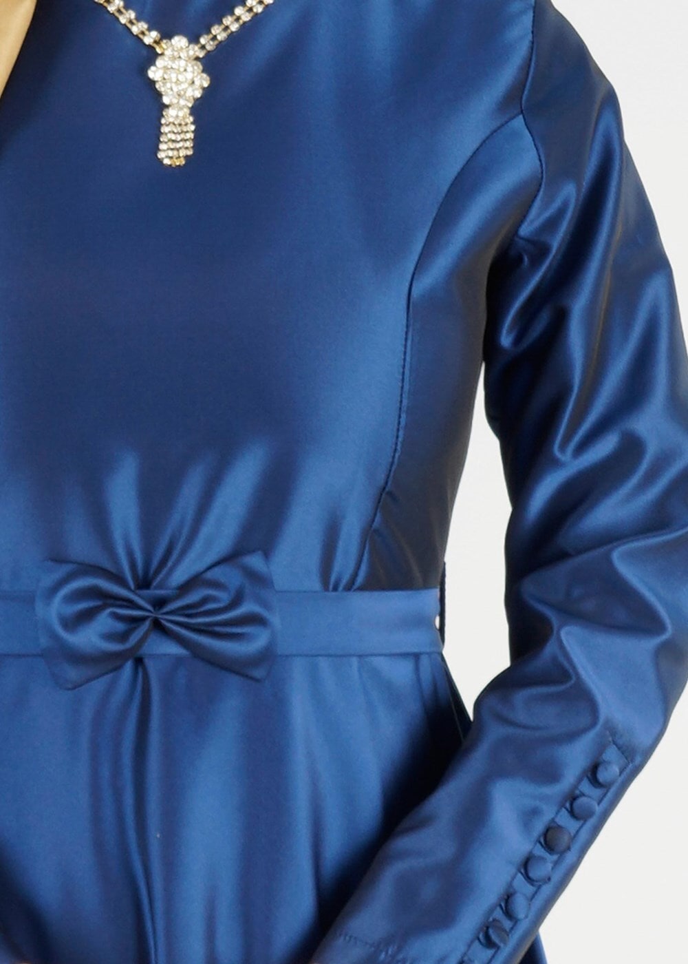 Tesettür giyim LACİVERT FİYONK DETAYLI KOLYELİ ABİYE ELBİSE 2519 