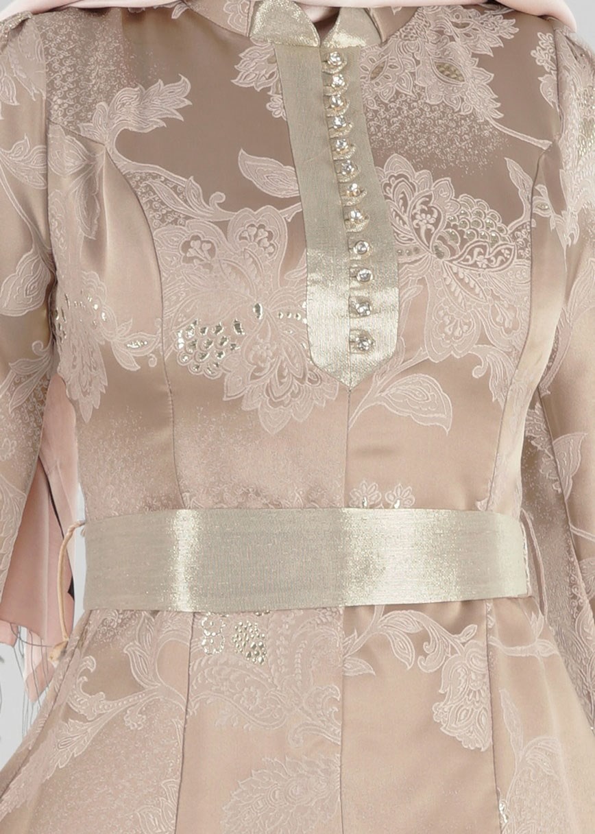 Tesettür giyim ALTIN HAKİM YAKA BELİ KUŞAKLI ABİYE ELBİSE 8737