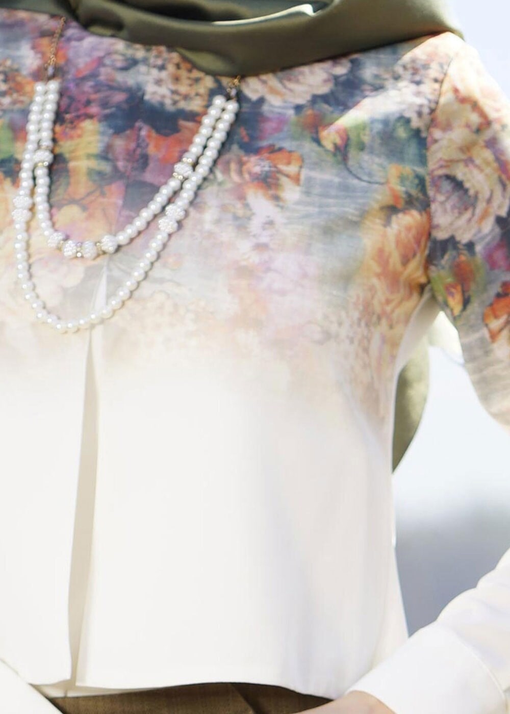 Vêtements hijab CRÈME BLOUSE IMPRIMÉ NUMÉRIQUE 761-1