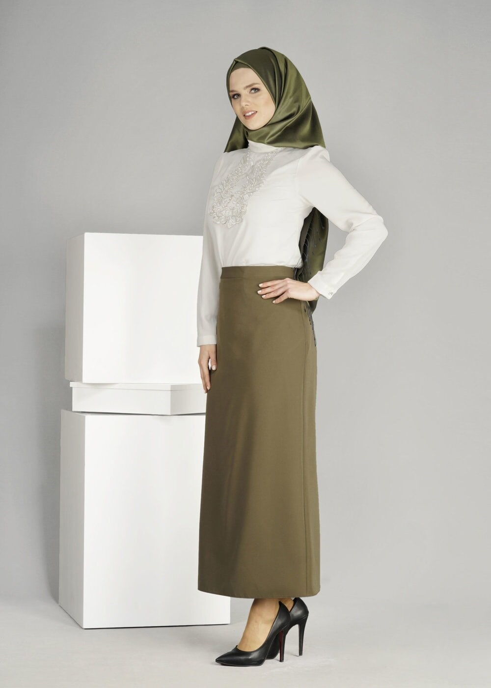 Vêtements hijab CRÈME BLOUSE BRODÉE DE PERLES 407