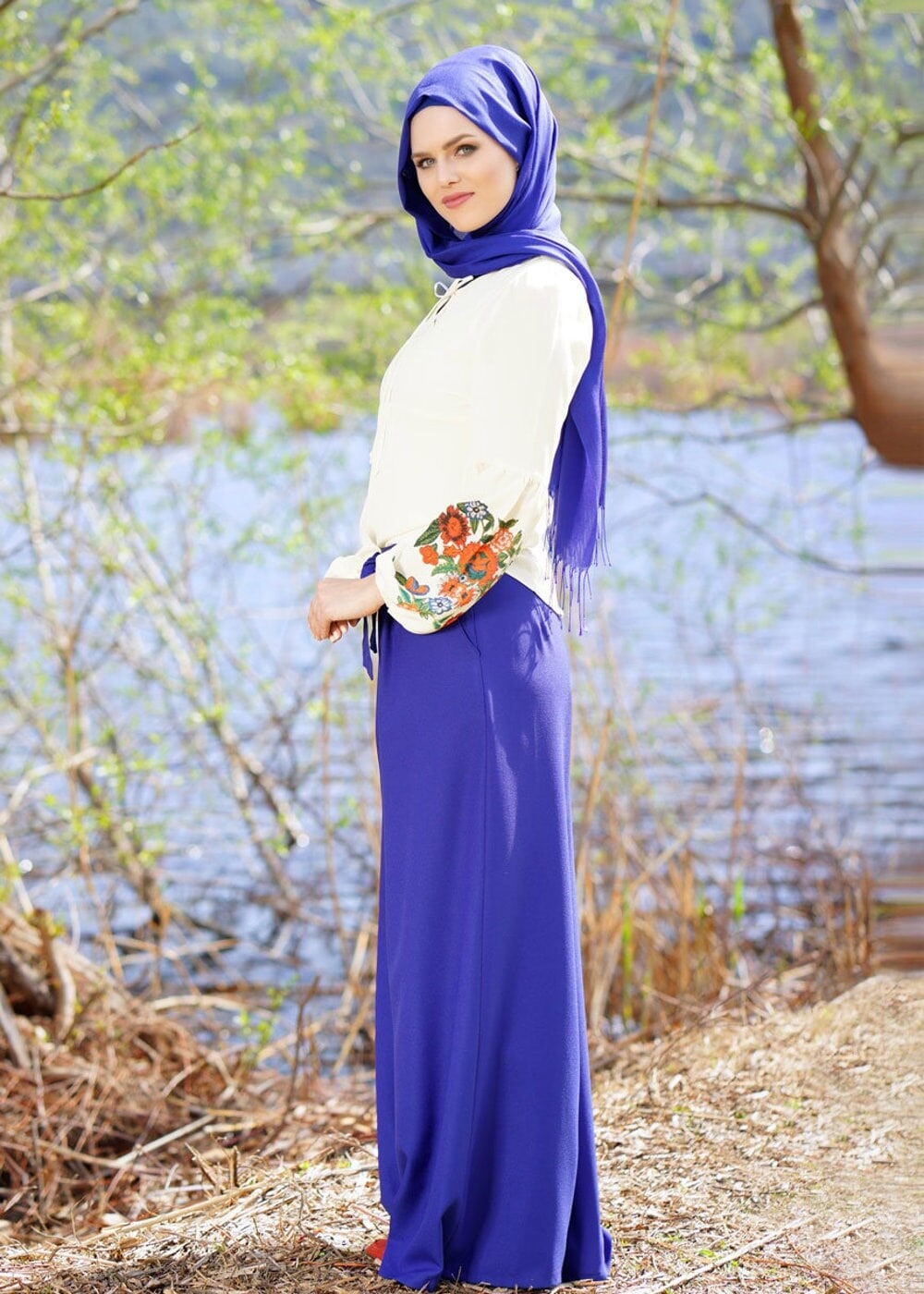 Vêtements hijab CRÈME BLOUSE BRODÉE 417