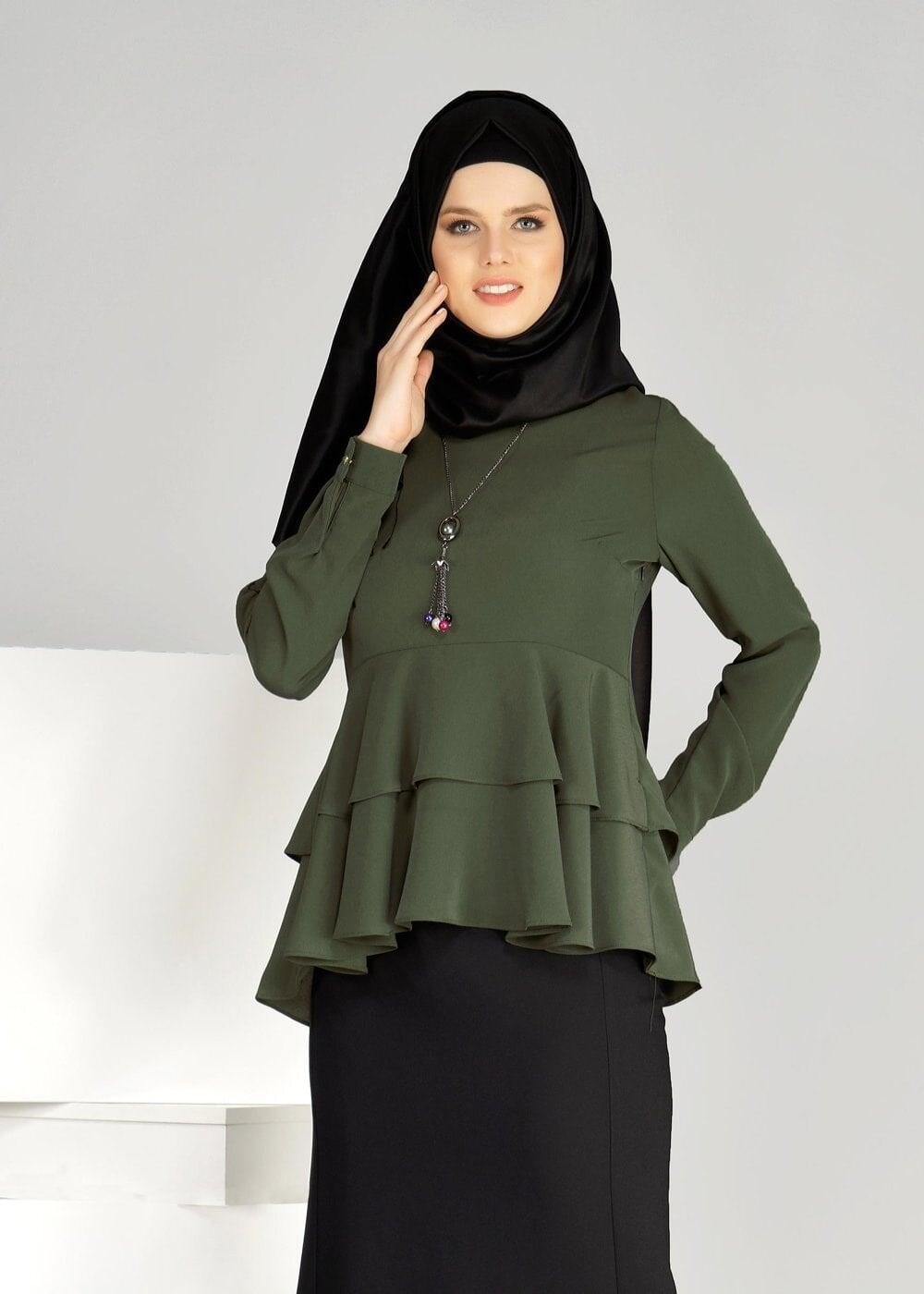 Tesettür giyim HAKİ BEL KISMI FIRFIR DETAYLI BLUZ 0944 