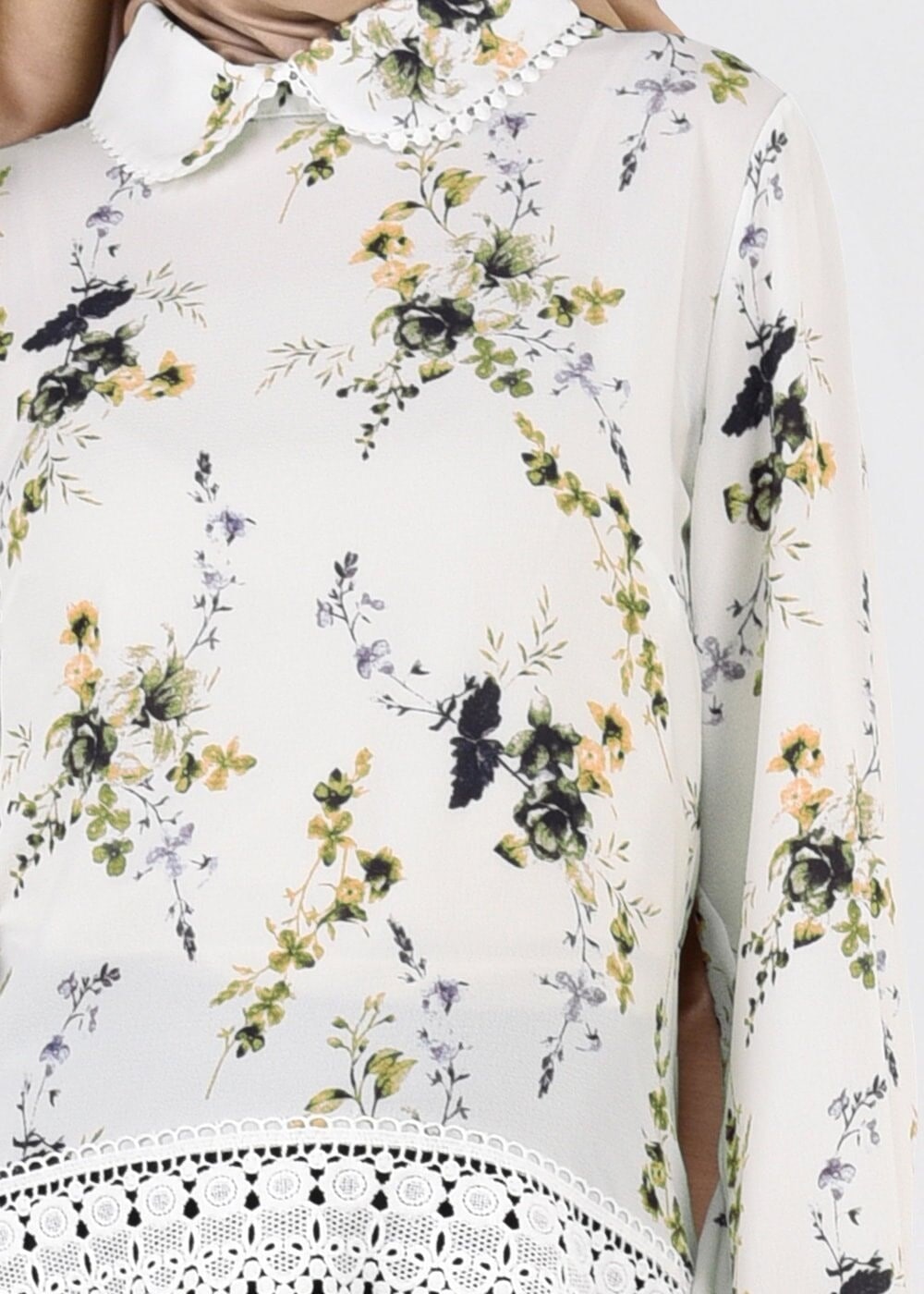 Tesettür giyim EKRU ÇİÇEK DESENLİ BEBE YAKA BLUZ 2011 