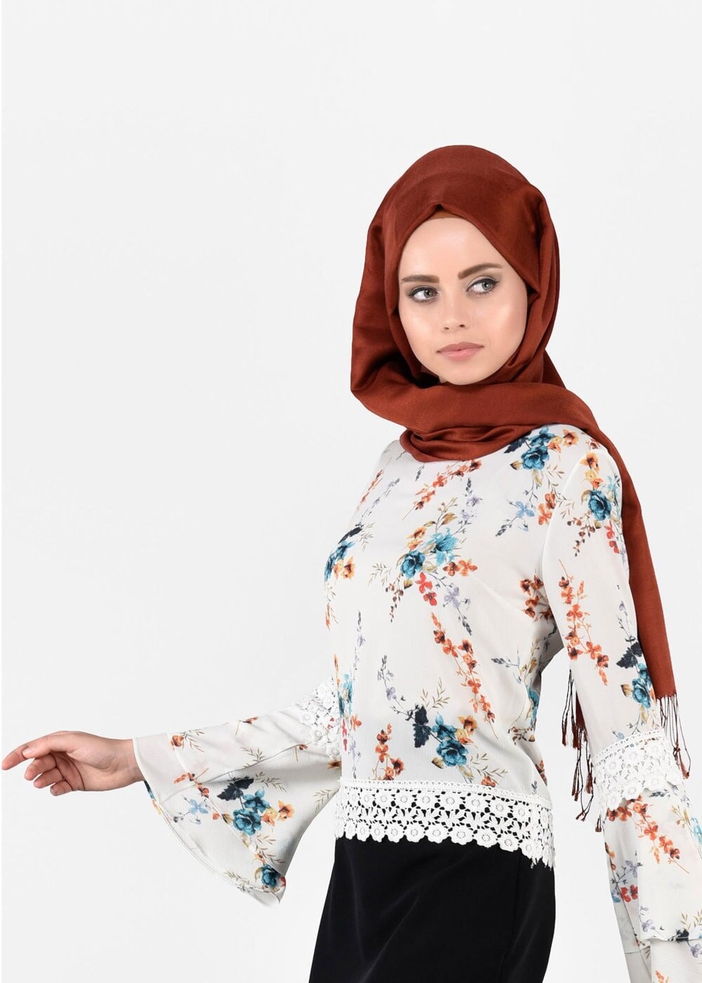 Vêtements hijab ÉCRU BLOUSE MOTIF FLEURI 3011