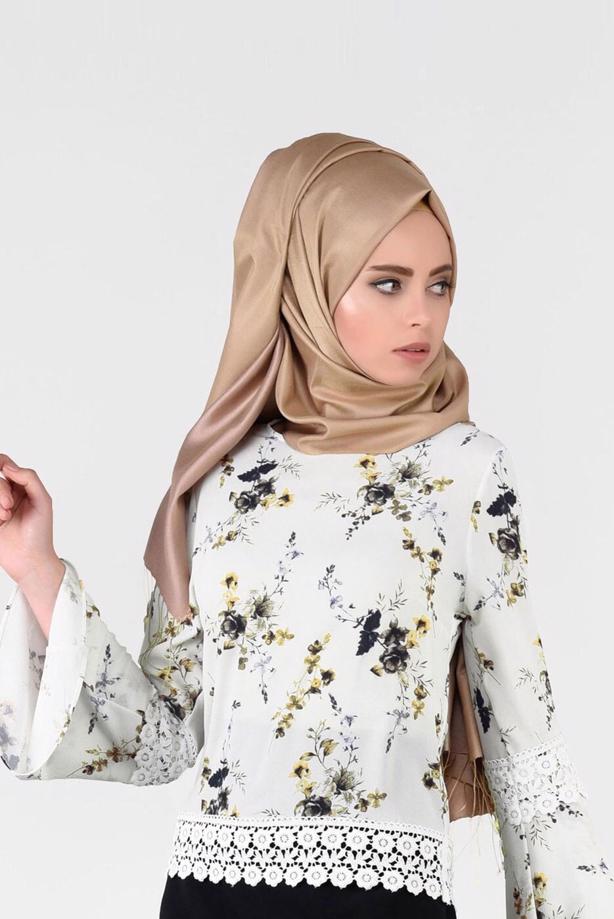 Tesettür giyim EKRU ÇİÇEK DESENLİ BLUZ 3011  - TRENDTESETTÜR