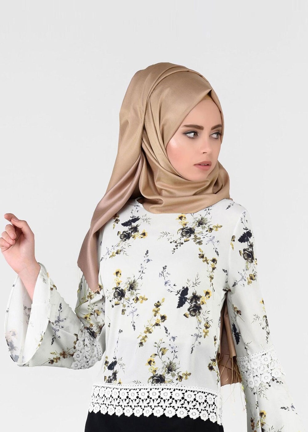 Vêtements hijab ÉCRU BLOUSE MOTIF FLEURI 3011