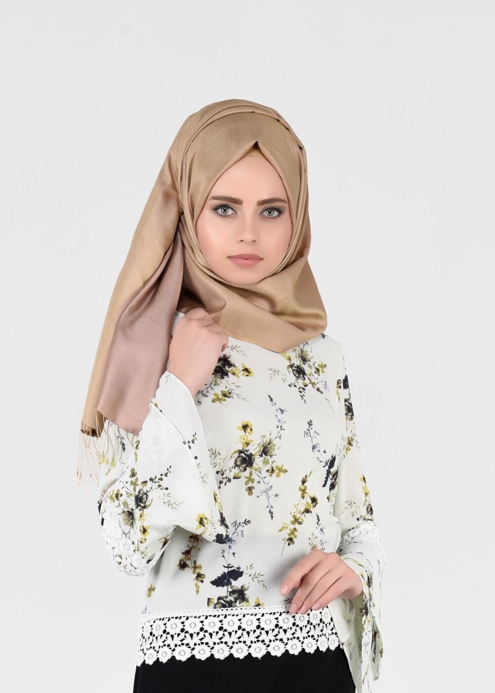 Vêtements hijab ÉCRU BLOUSE MOTIF FLEURI 3011