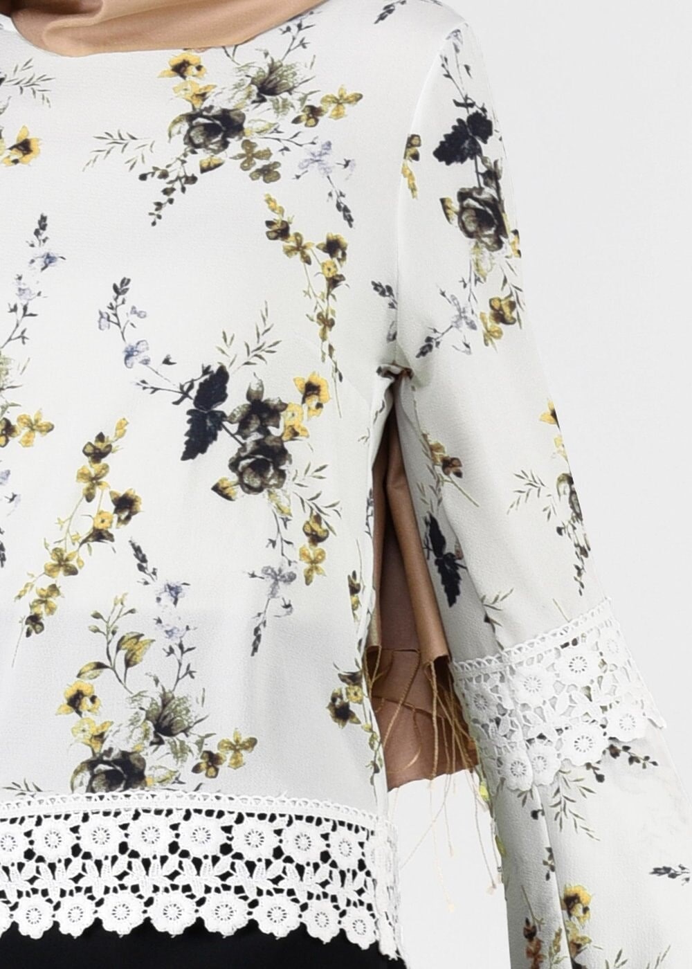 Vêtements hijab ÉCRU BLOUSE MOTIF FLEURI 3011