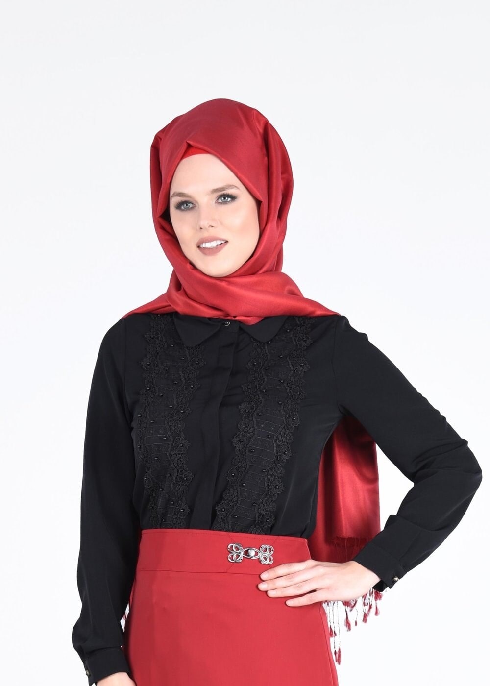 Tesettür giyim SİYAH GÜPÜR DETAYLI BONCUKLU BLUZ 4438 