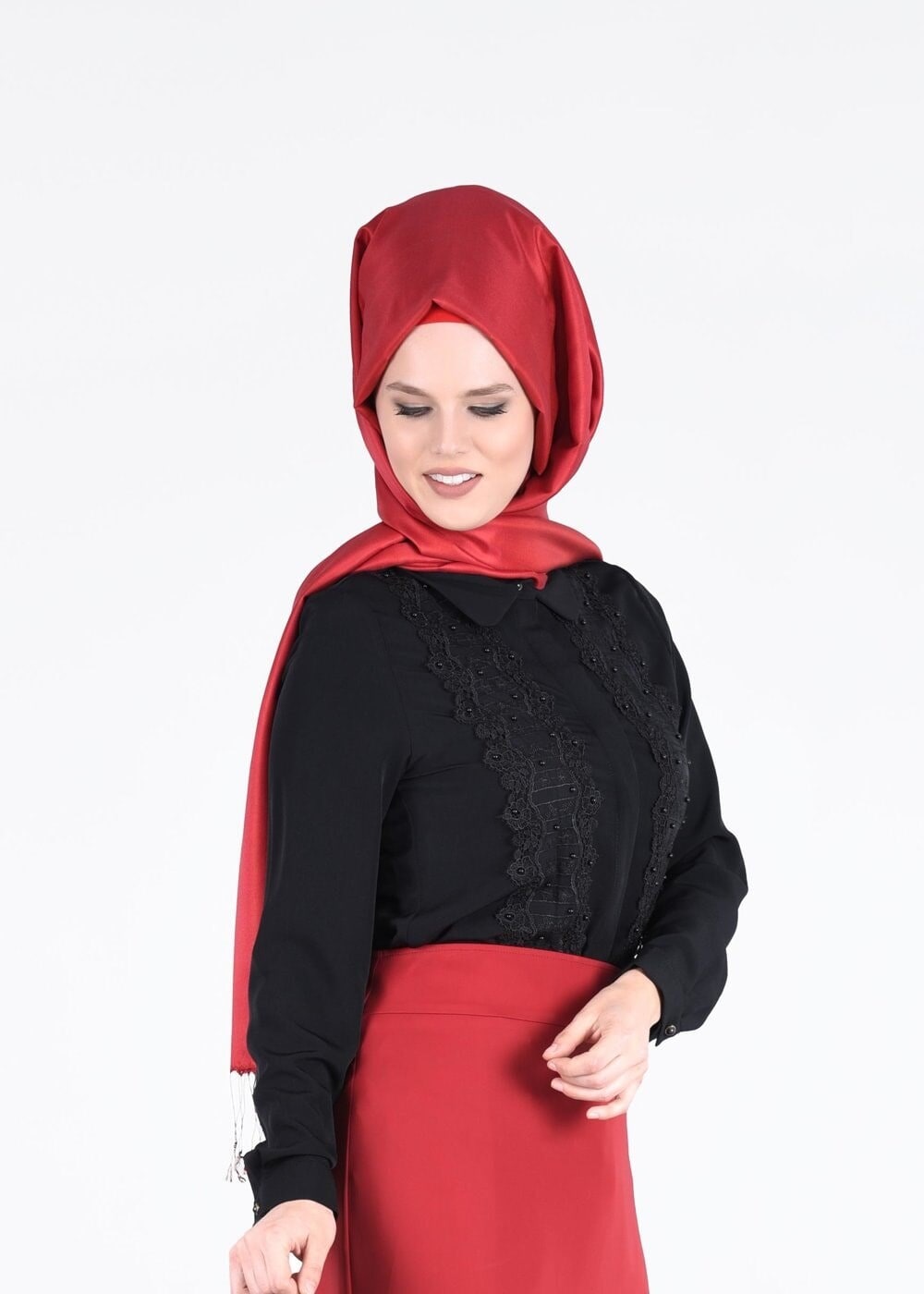 Tesettür giyim SİYAH GÜPÜR DETAYLI BONCUKLU BLUZ 4438 