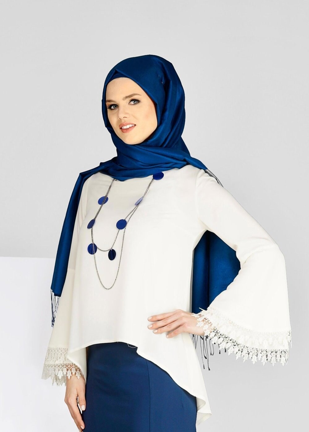 Tesettür giyim KREM GÜPÜR DETAYLI BLUZ 7381 