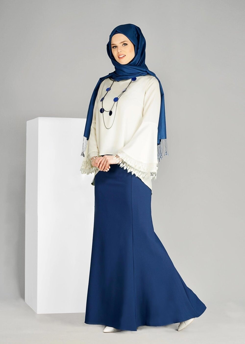 Tesettür giyim KREM GÜPÜR DETAYLI BLUZ 7381 