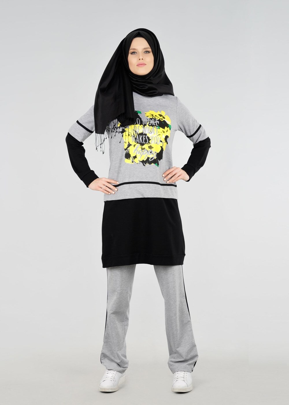 Tesettür giyim SİYAH T 8431 Çiçek Baskılı 2&prime;li Eşofman Taıkım-Bwest