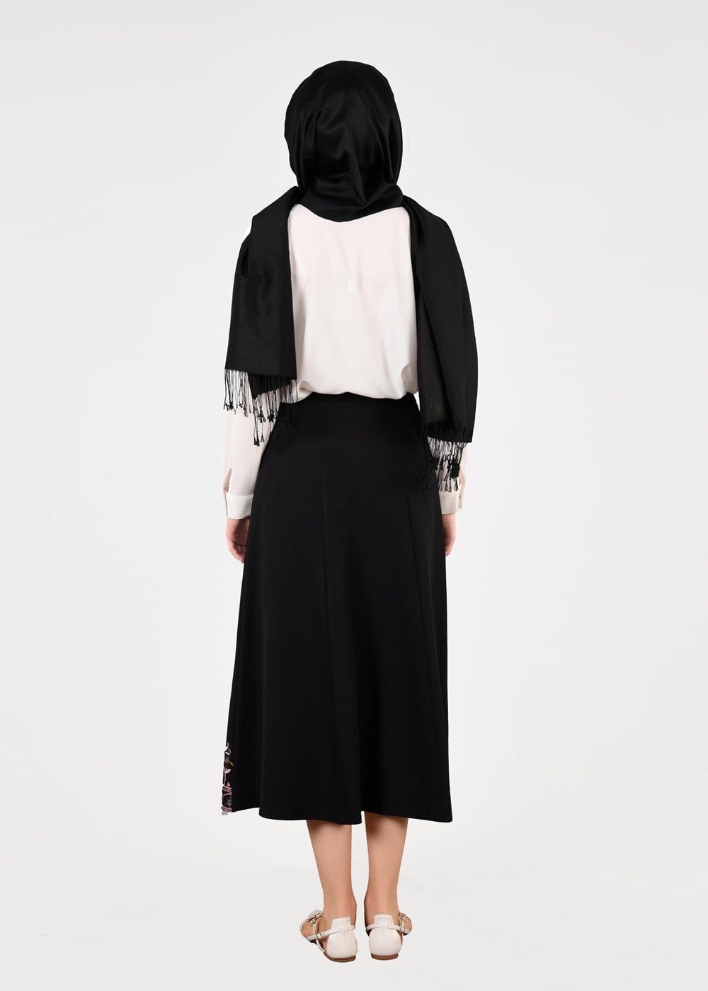 Tesettür giyim SİYAH T 664 Nakış Detaylı Etek- İşler Collection