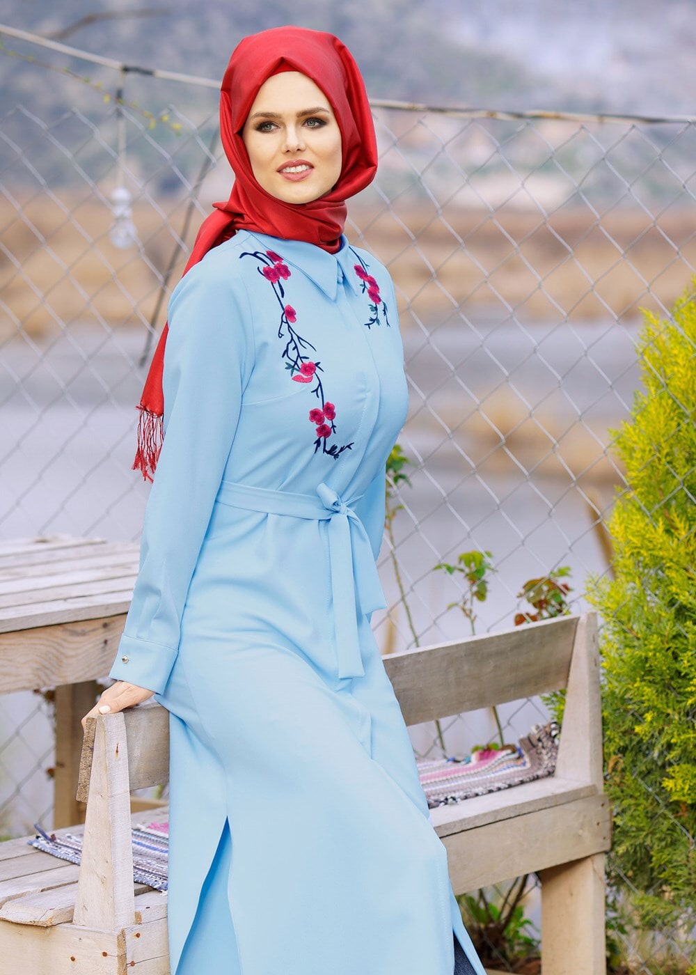 Tesettür giyim MAVİ T 91471 Elegance- Nakış Detaylı Uzun Tunik