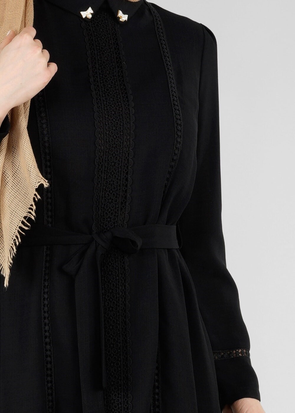 Hijab clothing BLACK T 0028 Stilife- Güpür Detaylı Tunik