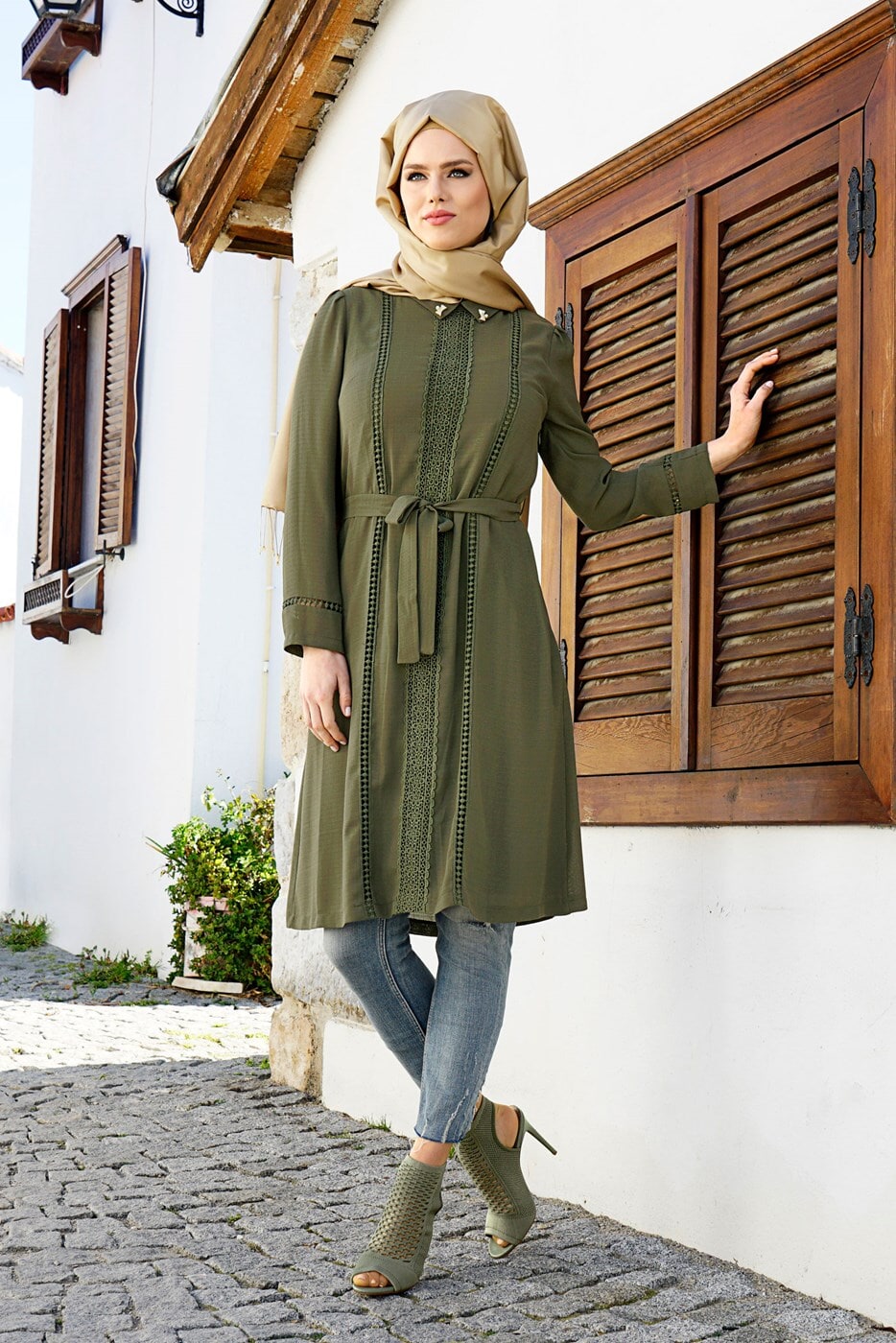 Hijab clothing KHAKI T 0028 Stilife- Güpür Detaylı Tunik