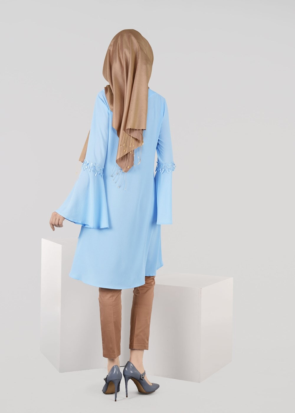 Tesettür giyim MAVİ T 4941 ModaBu- Güpür Detaylı Tunik