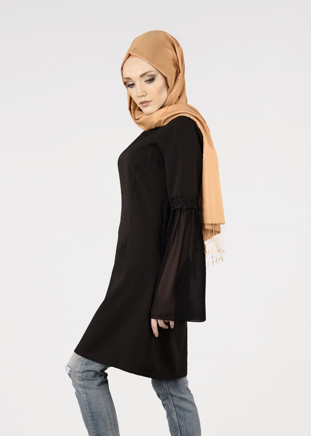 Tesettür giyim SİYAH T 5457 Mısra-Güpür Detaylı Tunik