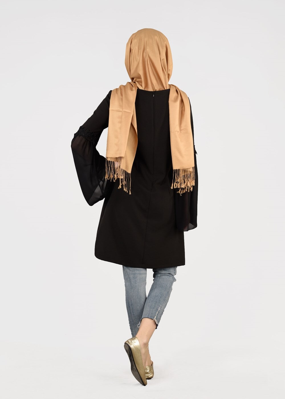 Tesettür giyim SİYAH T 5457 Mısra-Güpür Detaylı Tunik