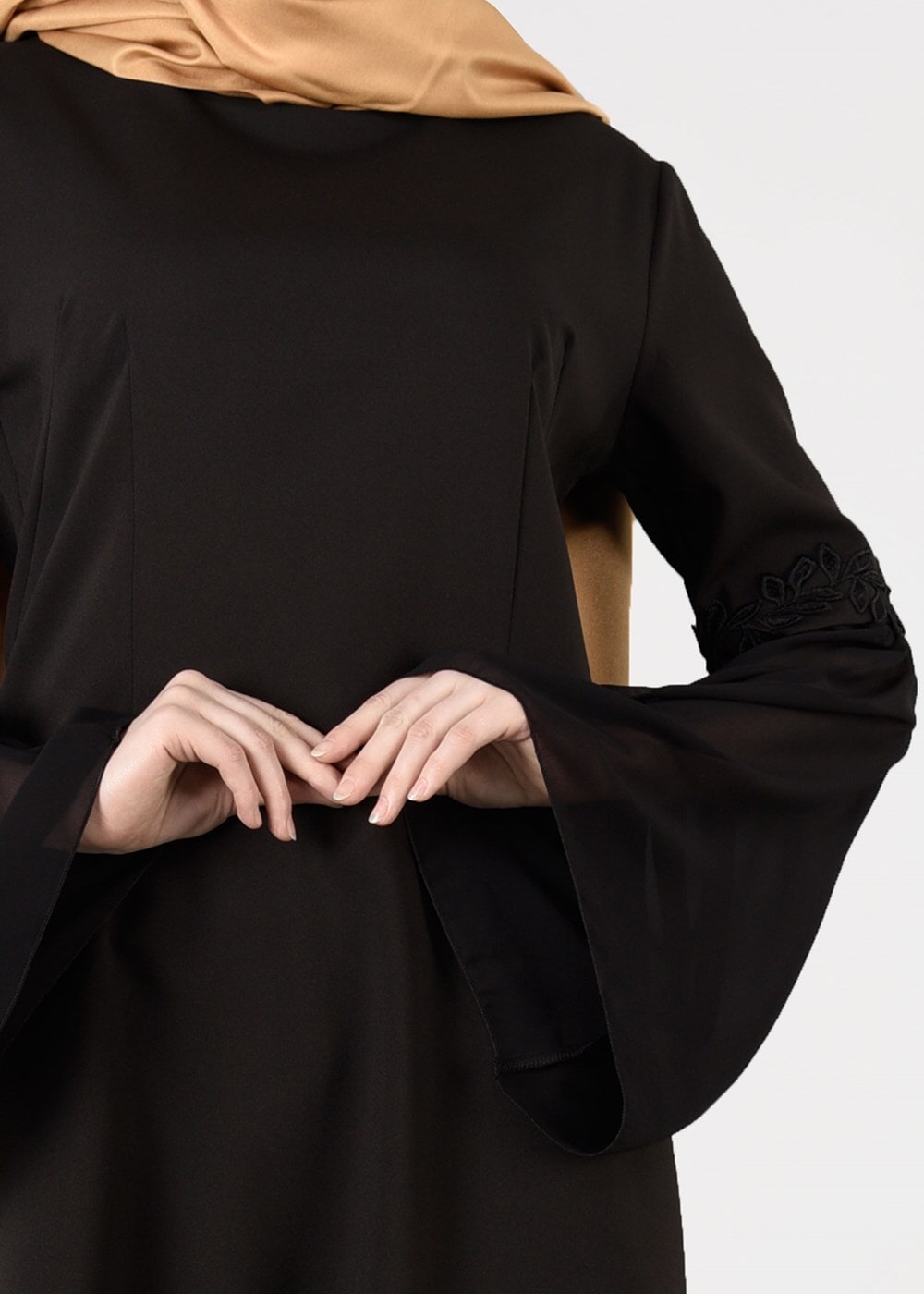 Tesettür giyim SİYAH T 5457 Mısra-Güpür Detaylı Tunik