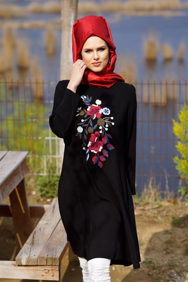 Vêtements hijab  T 9051 ModaHanne-Çiçek Desenli Uzun Tunik - TRENDTESETTÜR