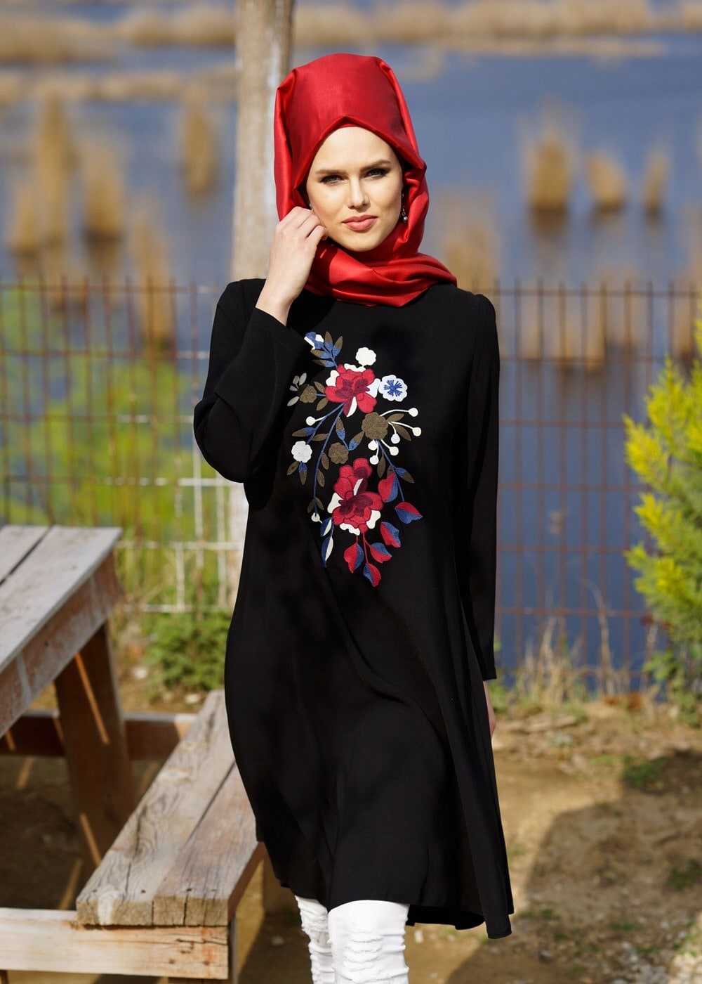Vêtements hijab NOIR T 9051 ModaHanne-Çiçek Desenli Uzun Tunik