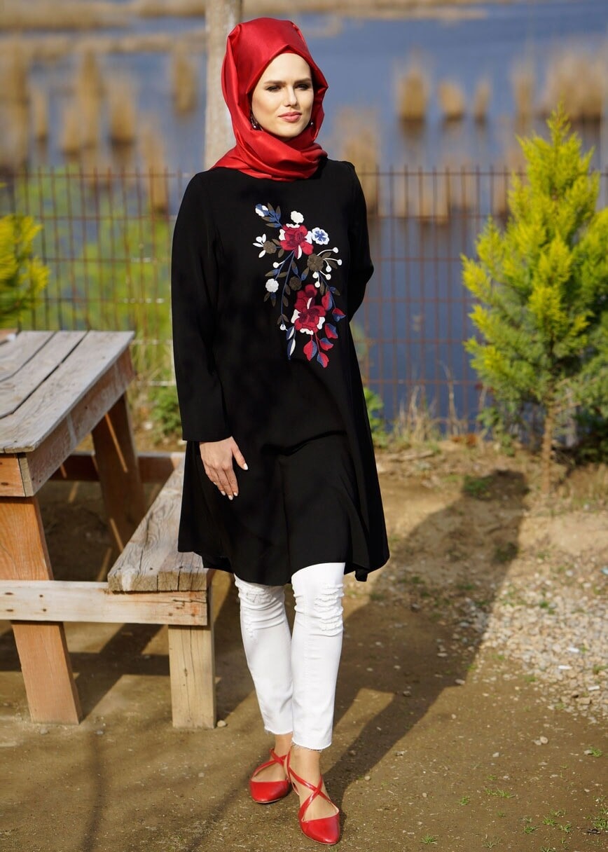 Vêtements hijab NOIR T 9051 ModaHanne-Çiçek Desenli Uzun Tunik